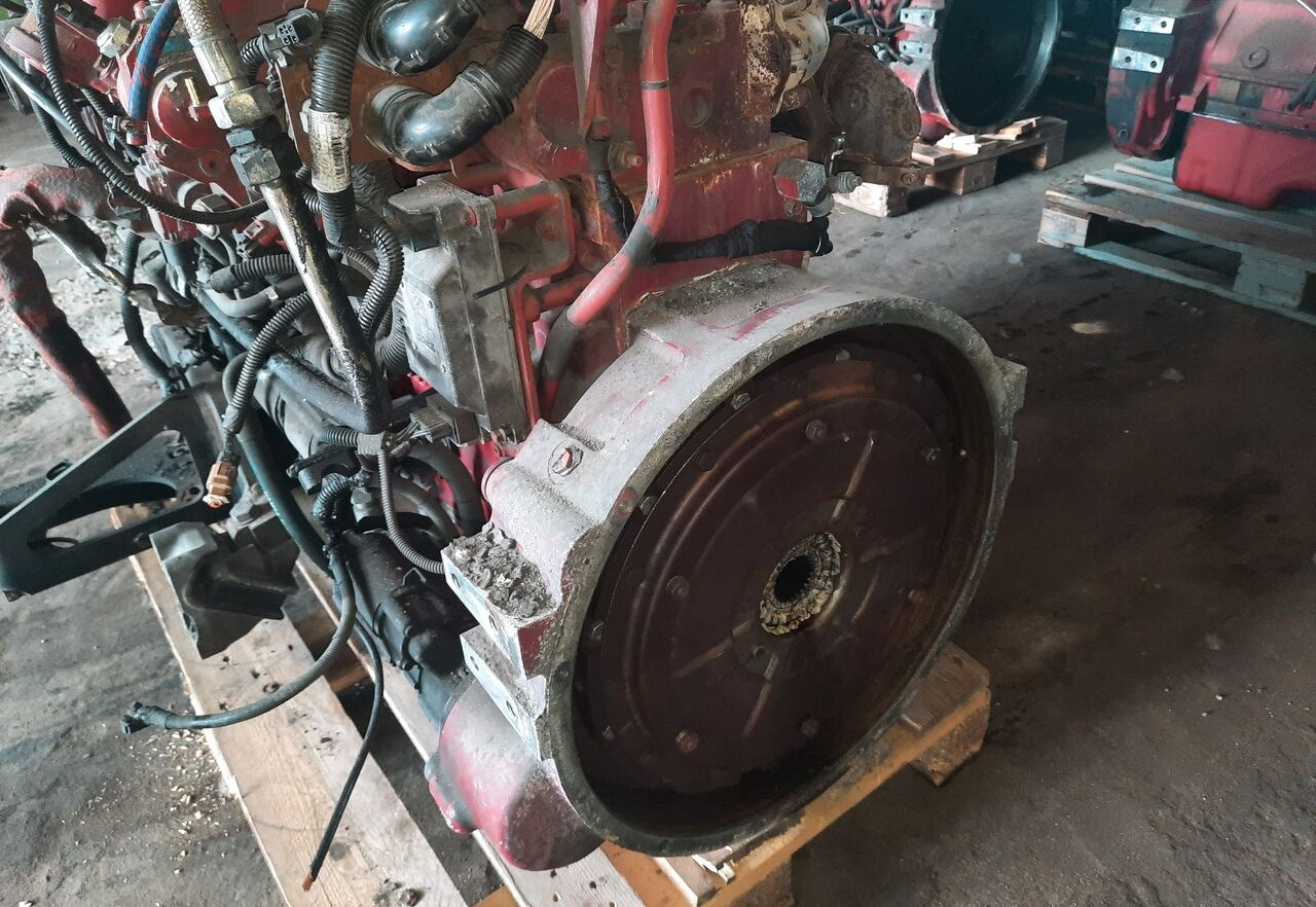 Cummins ISLG320 Solaris - Motor - Busz: 2 kép. Cummins ISLG320 Solaris - Motor - Busz: 2 kép.