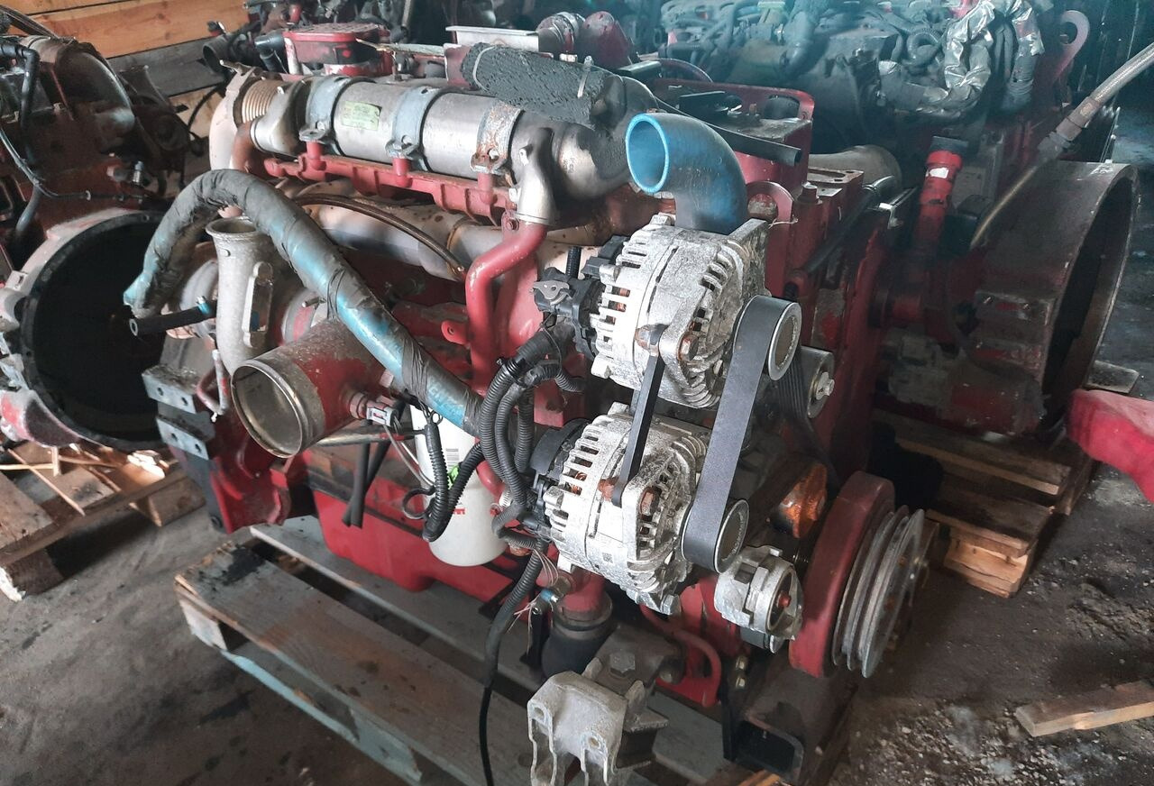 Cummins ISLG320 Solaris - Motor - Busz: 3 kép. Cummins ISLG320 Solaris - Motor - Busz: 3 kép.
