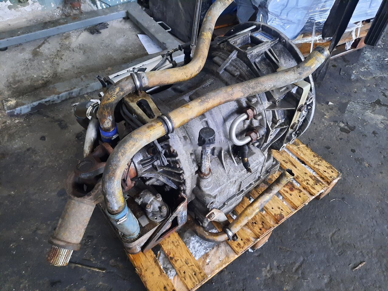 IVECO ZF 6HP604C Cursor 8. 6HP594C IVECO Cursor 8 - Sebességváltó - Busz: 3 kép. IVECO ZF 6HP604C Cursor 8. 6HP594C IVECO Cursor 8 - Sebességváltó - Busz: 3 kép.