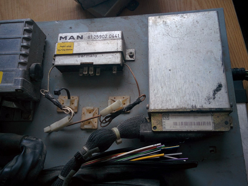 MAN ABS 0265150315 . 0206000008 - ECU: 2 kép. MAN ABS 0265150315 . 0206000008 - ECU: 2 kép.