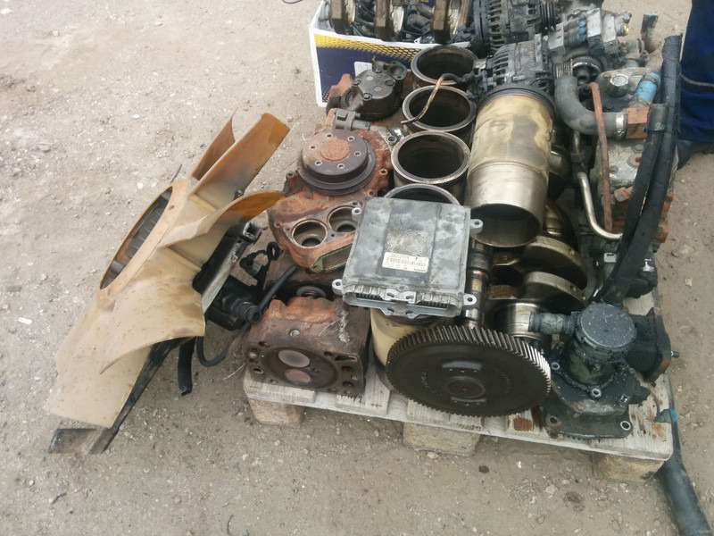 MAN E 2876 LOH 02 - Motor és alkatrészek: 5 kép. MAN E 2876 LOH 02 - Motor és alkatrészek: 5 kép.