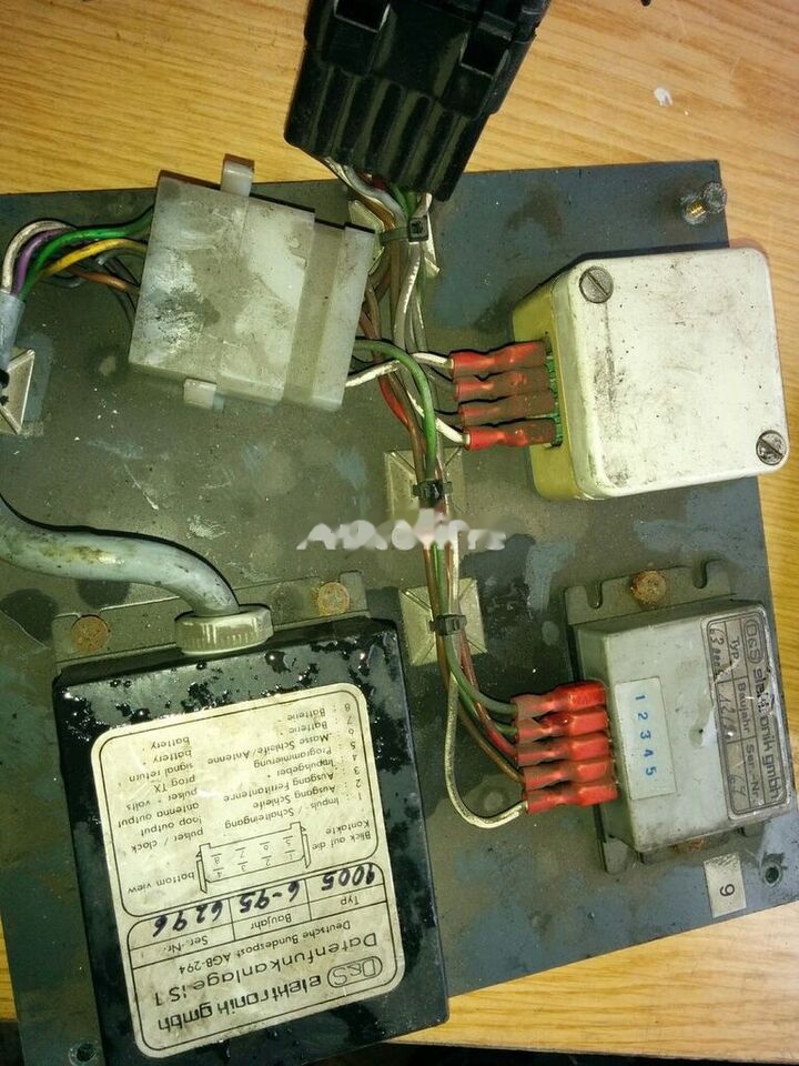 MAN Intarder EST-32 ZF-6009058022 MAN VOLVO - ECU - Busz: 1 kép. MAN Intarder EST-32 ZF-6009058022 MAN VOLVO - ECU - Busz: 1 kép.