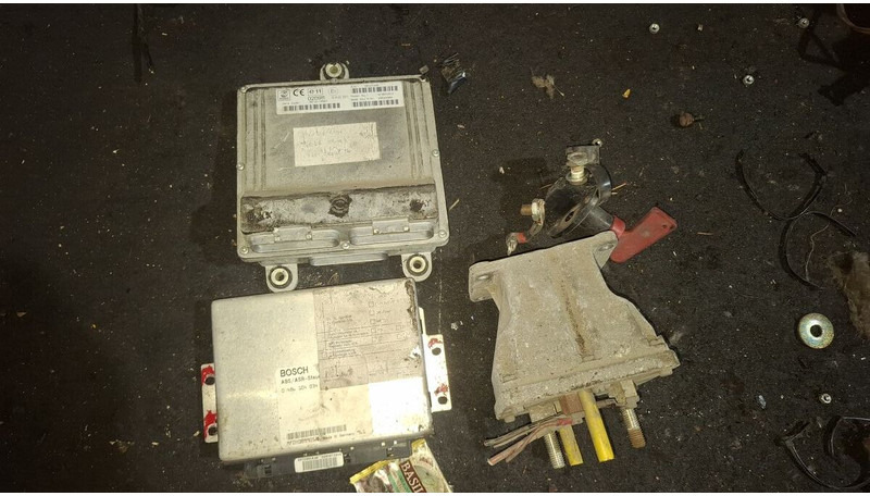 Mercedes-Benz - ECU: 4 kép. Mercedes-Benz - ECU: 4 kép.