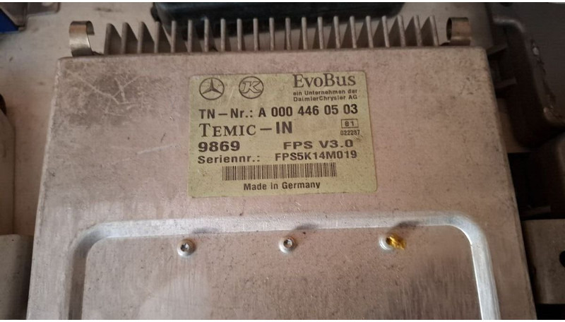 Mercedes-Benz - ECU: 3 kép. Mercedes-Benz - ECU: 3 kép.