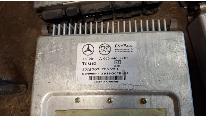 Mercedes-Benz - ECU: 2 kép. Mercedes-Benz - ECU: 2 kép.