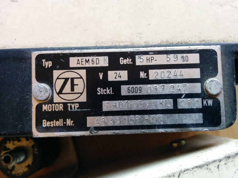 Mercedes-Benz ZF AEM-6DK - ECU: 2 kép. Mercedes-Benz ZF AEM-6DK - ECU: 2 kép.