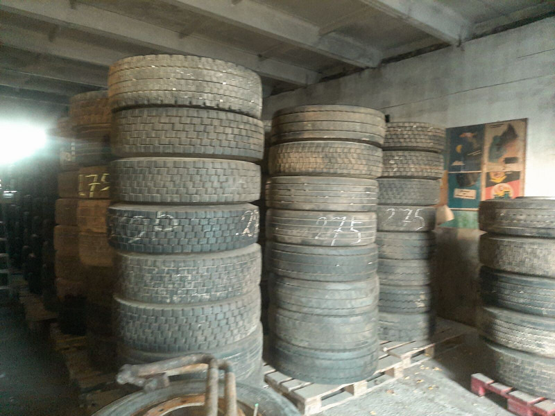 Michelin 295*80R22.5 255*70 \ 275*70* 265\70R19.5 - Gumiabroncs - Teherautó: 1 kép. Michelin 295*80R22.5 255*70 \ 275*70* 265\70R19.5 - Gumiabroncs - Teherautó: 1 kép.