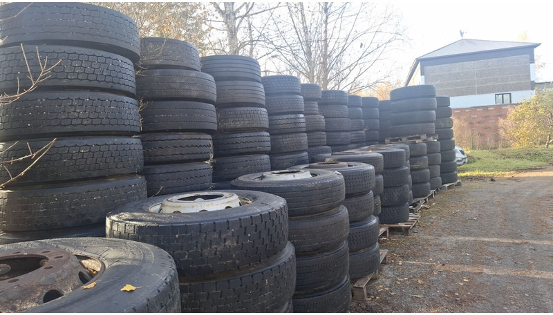 Michelin 295*80R22.5 255*70 \ 275*70* 265\70R19.5 - Gumiabroncs - Teherautó: 1 kép. Michelin 295*80R22.5 255*70 \ 275*70* 265\70R19.5 - Gumiabroncs - Teherautó: 1 kép.