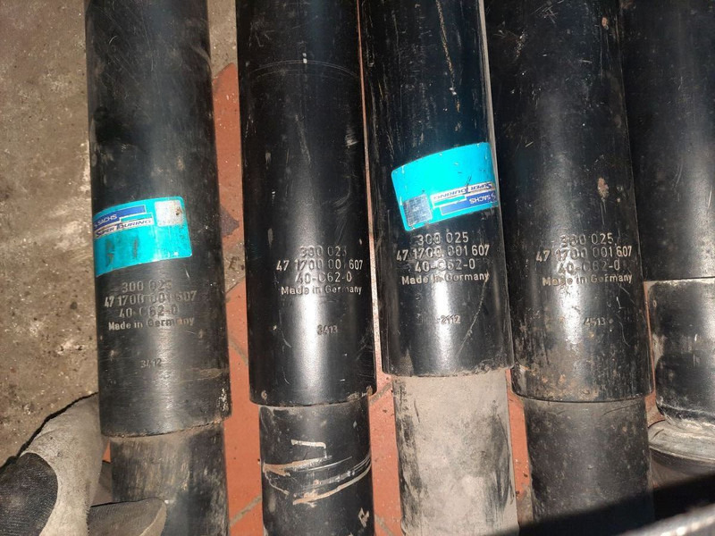 Sachs - Lengéscsillapító: 3 kép. Sachs - Lengéscsillapító: 3 kép.