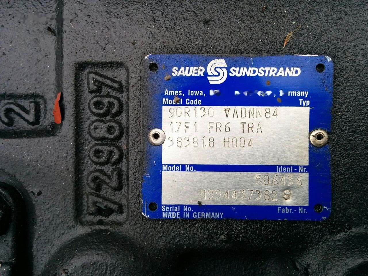 Sandler 90R130 - Hidraulikus szivattyú - Anyagmozgató gép: 1 kép. Sandler 90R130 - Hidraulikus szivattyú - Anyagmozgató gép: 1 kép.