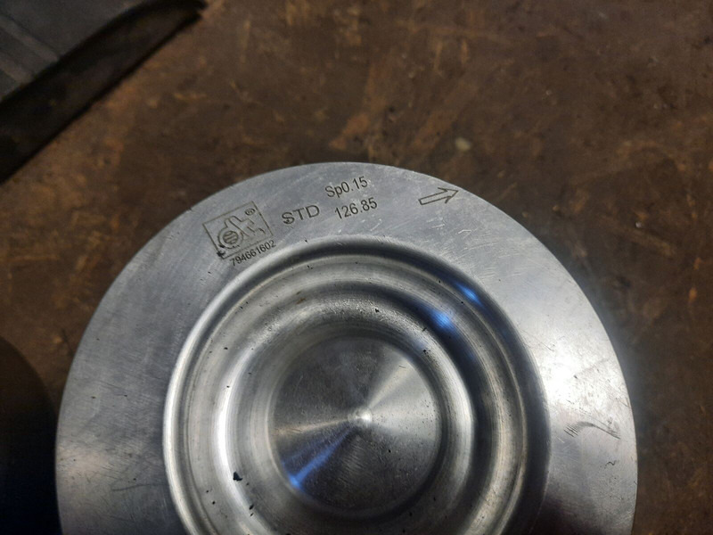 Scania - Motor és alkatrészek: 4 kép. Scania - Motor és alkatrészek: 4 kép.