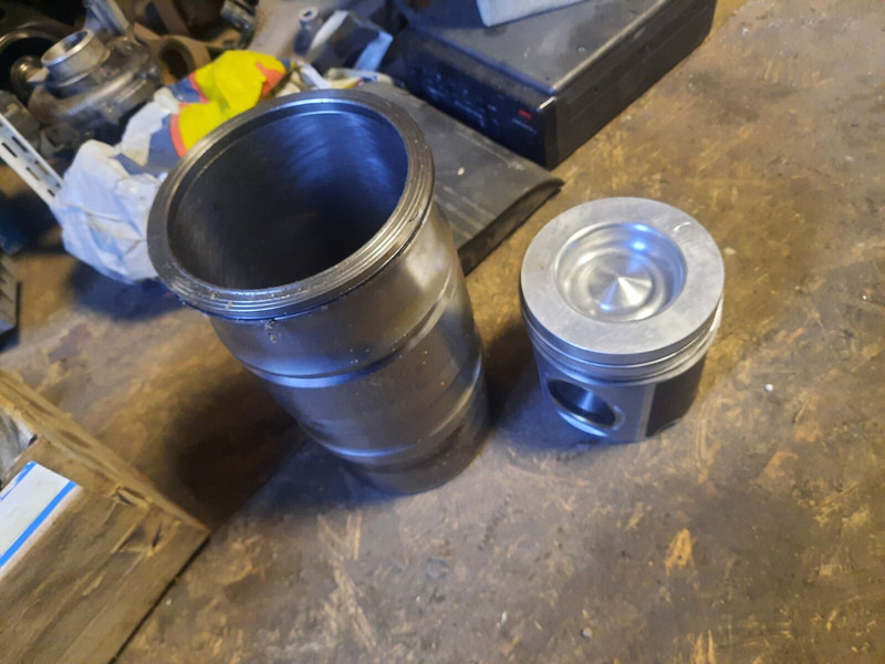 Scania - Motor és alkatrészek: 1 kép. Scania - Motor és alkatrészek: 1 kép.