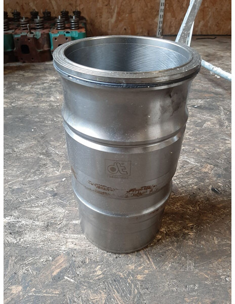 Scania - Motor és alkatrészek: 5 kép. Scania - Motor és alkatrészek: 5 kép.