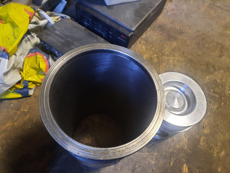 Scania - Motor és alkatrészek: 2 kép. Scania - Motor és alkatrészek: 2 kép.