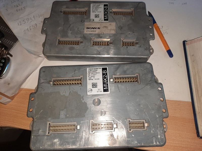 Scania MUX2-B MUX2-M.MUX2-B+/ ZR2-BS/ ZR2-BD - ECU: 2 kép. Scania MUX2-B MUX2-M.MUX2-B+/ ZR2-BS/ ZR2-BD - ECU: 2 kép.