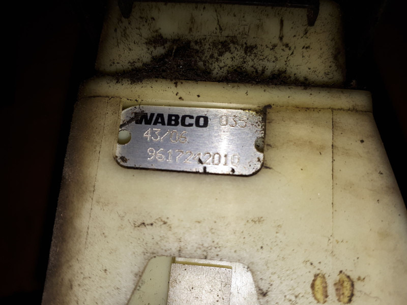 Scania Wabco 43/06 - Fék alkatrészek: 4 kép. Scania Wabco 43/06 - Fék alkatrészek: 4 kép.