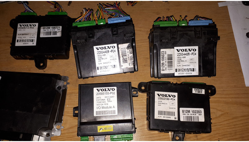 Volvo 20744283-01 .20514900-03. 20585155-P02/20554489-P04/.2050318 - ECU: 2 kép. Volvo 20744283-01 .20514900-03. 20585155-P02/20554489-P04/.2050318 - ECU: 2 kép.
