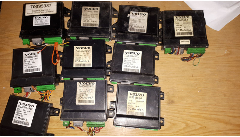 Volvo 20744283-01 .20514900-03. 20585155-P02/20554489-P04/.2050318 - ECU: 1 kép. Volvo 20744283-01 .20514900-03. 20585155-P02/20554489-P04/.2050318 - ECU: 1 kép.