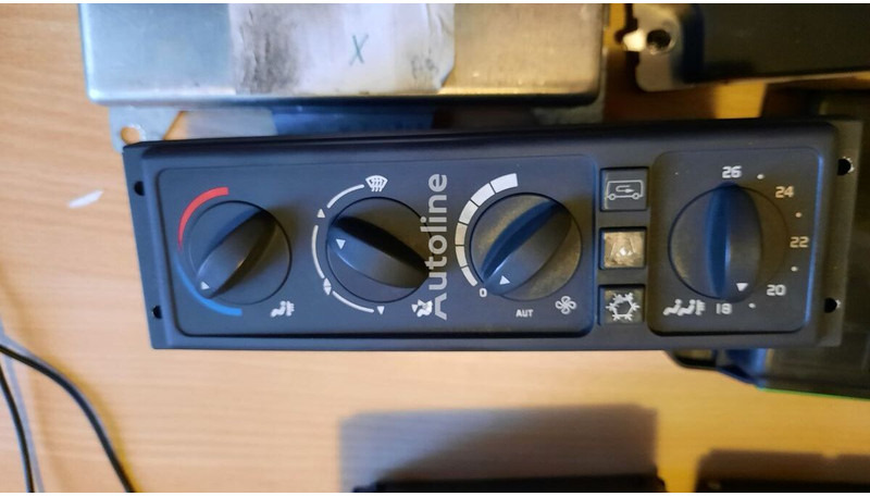 Volvo 20815236-P04. 70327101. 2054900 . 20744283-01. 3192577. 20815236 - ECU: 2 kép. Volvo 20815236-P04. 70327101. 2054900 . 20744283-01. 3192577. 20815236 - ECU: 2 kép.