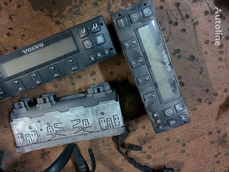 Volvo 20815236-P04. 70327101. 2054900 . 20744283-01. 3192577. 20815236 - ECU: 1 kép. Volvo 20815236-P04. 70327101. 2054900 . 20744283-01. 3192577. 20815236 - ECU: 1 kép.