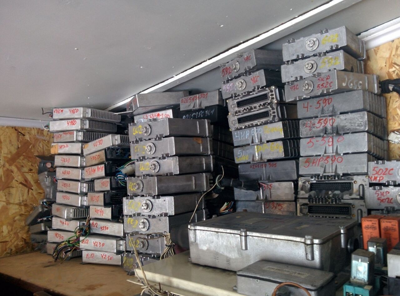 Volvo 20815236-P04. 70327101. 2054900 . 20744283-01. 3192577. 20815236 Volvo - ECU - Busz: 3 kép. Volvo 20815236-P04. 70327101. 2054900 . 20744283-01. 3192577. 20815236 Volvo - ECU - Busz: 3 kép.
