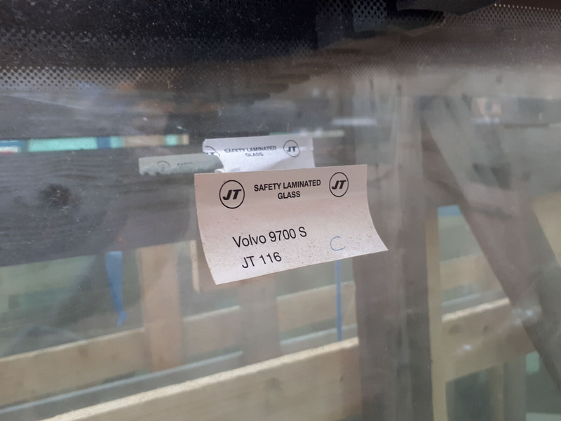 Volvo Carus 9700 - Ablak és alkatrészek: 2 kép. Volvo Carus 9700 - Ablak és alkatrészek: 2 kép.