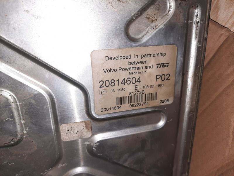 Volvo D12 D7C D9 - ECU: 4 kép. Volvo D12 D7C D9 - ECU: 4 kép.