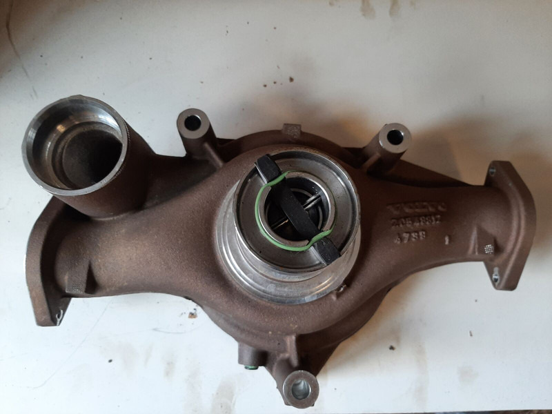 Volvo  - Hűtőfolyadék szivattyú: 1 kép. Volvo  - Hűtőfolyadék szivattyú: 1 kép.