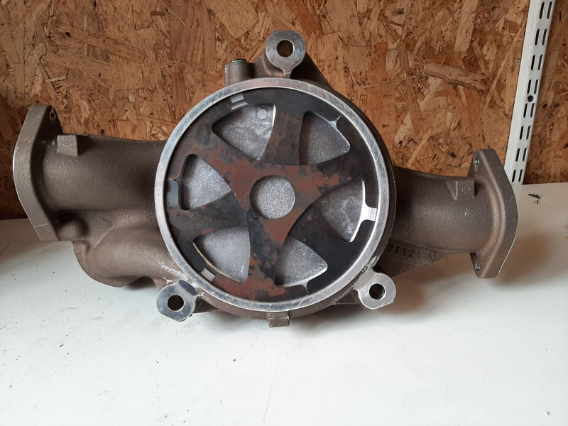 Volvo  - Hűtőfolyadék szivattyú: 2 kép. Volvo  - Hűtőfolyadék szivattyú: 2 kép.