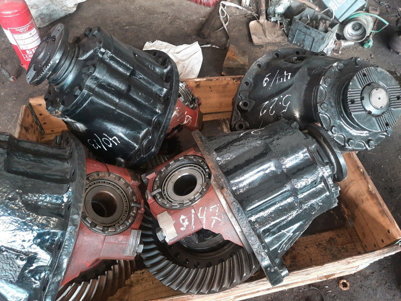 Volvo S91\PP .R9S . A-132 .RSS-1228B . RS1228SV. RS-1228C. RSS1344C. E - Differenciálmű: 1 kép. Volvo S91\PP .R9S . A-132 .RSS-1228B . RS1228SV. RS-1228C. RSS1344C. E - Differenciálmű: 1 kép.