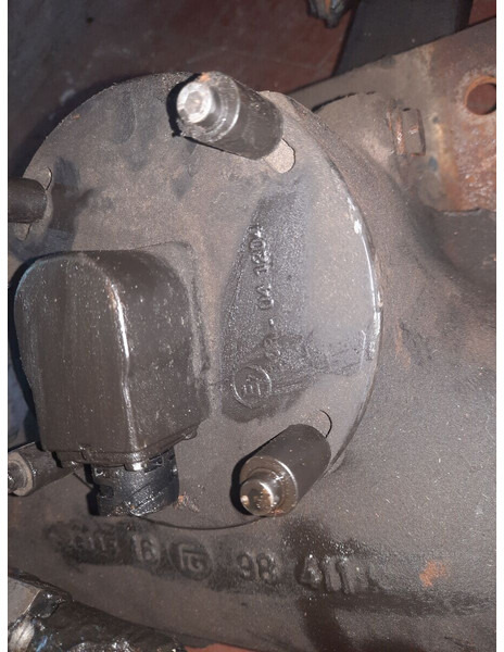 Volvo Scania Irizar. MAN. - Kormánymű: 5 kép. Volvo Scania Irizar. MAN. - Kormánymű: 5 kép.