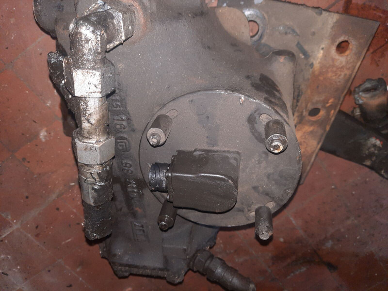 Volvo Scania Irizar. MAN. - Kormánymű: 3 kép. Volvo Scania Irizar. MAN. - Kormánymű: 3 kép.