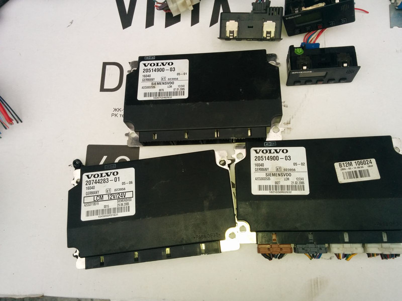 Volvo Siemts VDO 20514900-03 20569213-P03. 20744283-01. 20865208-02. - ECU: 2 kép. Volvo Siemts VDO 20514900-03 20569213-P03. 20744283-01. 20865208-02. - ECU: 2 kép.