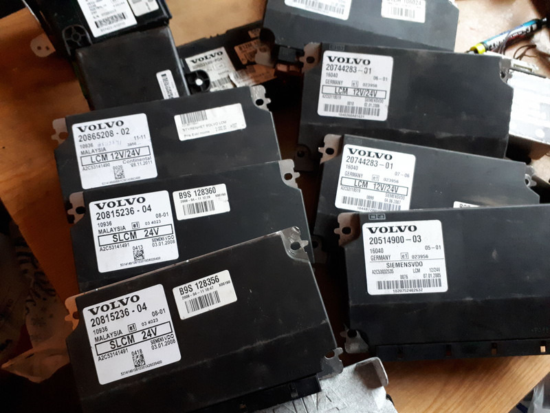 Volvo Siemts VDO 20514900-03 20569213-P03. 20744283-01. 20865208-02. - ECU: 1 kép. Volvo Siemts VDO 20514900-03 20569213-P03. 20744283-01. 20865208-02. - ECU: 1 kép.