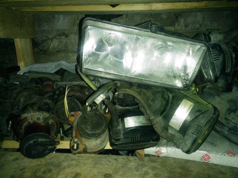 Volvo Скания омни линк - Fényszóró: 2 kép. Volvo Скания омни линк - Fényszóró: 2 kép.