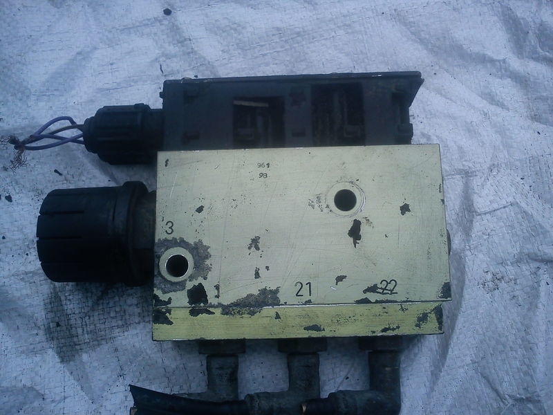 Volvo Уронем пола 0501100014. 28. 29. 35. 40. - ECU: 2 kép. Volvo Уронем пола 0501100014. 28. 29. 35. 40. - ECU: 2 kép.