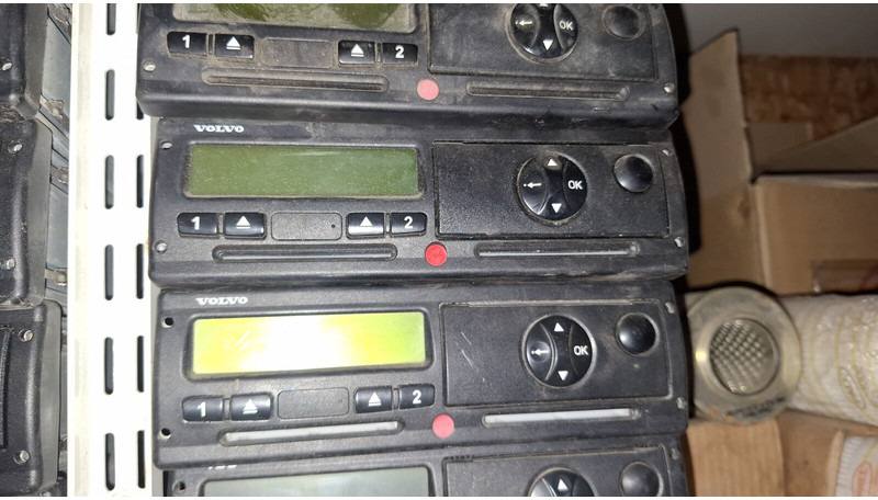 Volvo Video system x-dmr 8 R8 Compact RJ45 - Elektromos rendszer: 2 kép. Volvo Video system x-dmr 8 R8 Compact RJ45 - Elektromos rendszer: 2 kép.