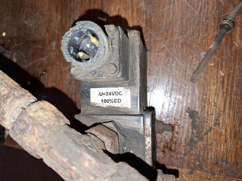 Volvo ZFLS / Herion - Hidraulikus henger: 3 kép. Volvo ZFLS / Herion - Hidraulikus henger: 3 kép.