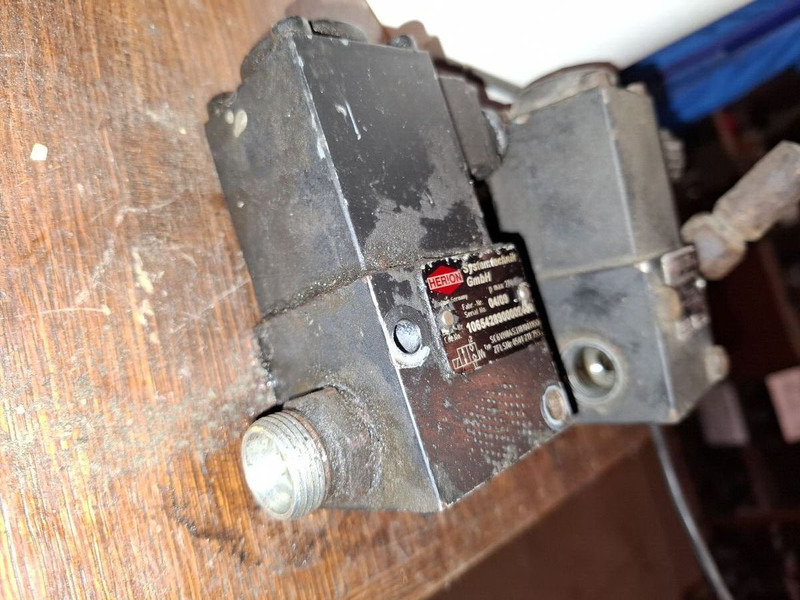 Volvo ZFLS / Herion - Hidraulikus henger: 2 kép. Volvo ZFLS / Herion - Hidraulikus henger: 2 kép.