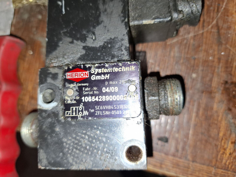 Volvo ZFLS / Herion - Hidraulikus henger: 1 kép. Volvo ZFLS / Herion - Hidraulikus henger: 1 kép.