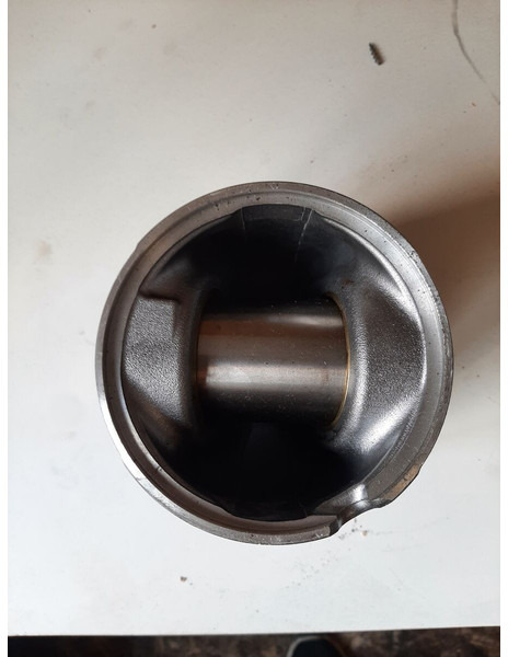 Volvo std 126.85 - Motor és alkatrészek: 2 kép. Volvo std 126.85 - Motor és alkatrészek: 2 kép.