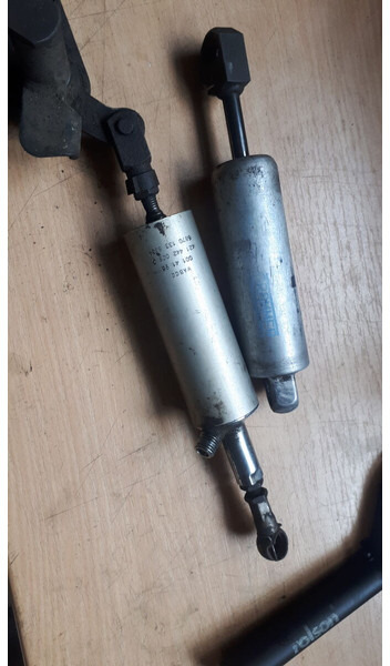 Wabco Scania - Lengéscsillapító: 3 kép. Wabco Scania - Lengéscsillapító: 3 kép.