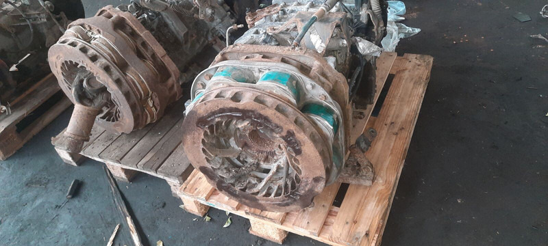 ZF 6S1600 - Sebességváltó: 2 kép. ZF 6S1600 - Sebességváltó: 2 kép.