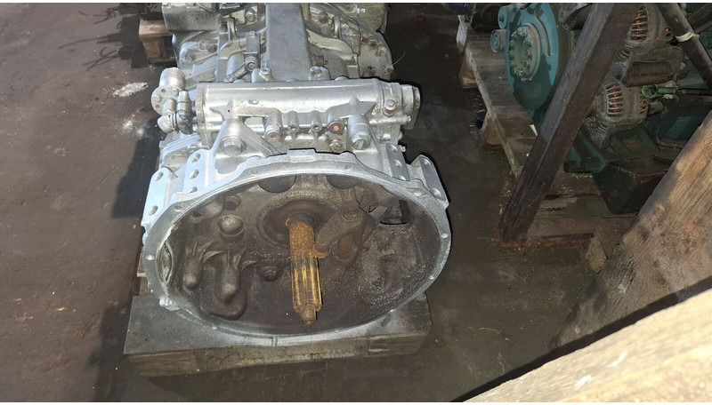 ZF GO210-6. S6 85+GV80/ S6 90 + GV90 - Sebességváltó: 2 kép. ZF GO210-6. S6 85+GV80/ S6 90 + GV90 - Sebességváltó: 2 kép.