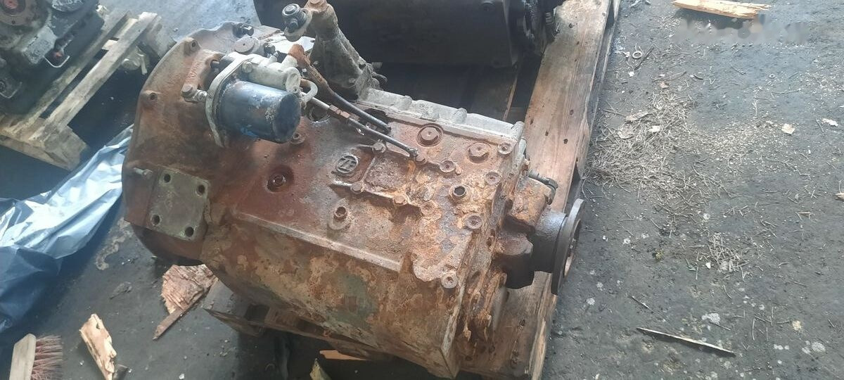 ZF S6-90 Mercedes-Benz OM405 - Sebességváltó - Busz: 2 kép. ZF S6-90 Mercedes-Benz OM405 - Sebességváltó - Busz: 2 kép.
