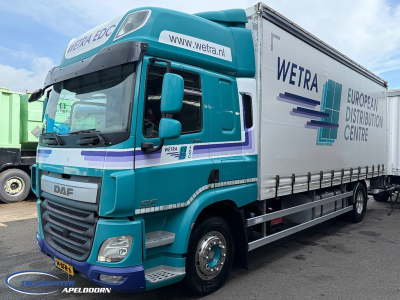 DAF CF 370 FA + Krone, Space Cab, Sliding roof, Loading lift, Euro 6 - Ponyvás teherautó: 3 kép. DAF CF 370 FA + Krone, Space Cab, Sliding roof, Loading lift, Euro 6 - Ponyvás teherautó: 3 kép.