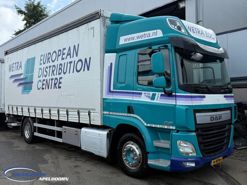 DAF CF 370 FA Space Cab, Sliding roof, Loading lift, Euro 6 - Ponyvás teherautó: 1 kép. DAF CF 370 FA Space Cab, Sliding roof, Loading lift, Euro 6 - Ponyvás teherautó: 1 kép.