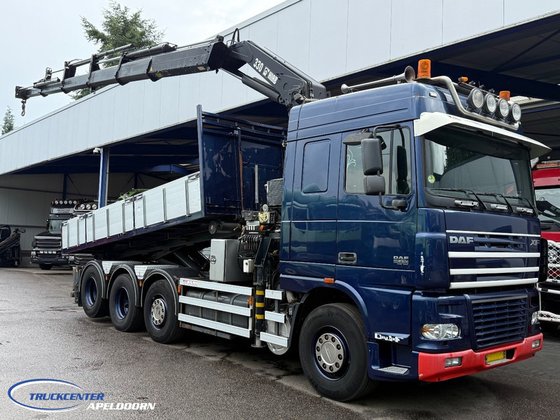 DAF XF 95.430 HIAB 330-5, 8x2 - Cserefelépítményes teherautó, Darus autó: 1 kép. DAF XF 95.430 HIAB 330-5, 8x2 - Cserefelépítményes teherautó, Darus autó: 1 kép.