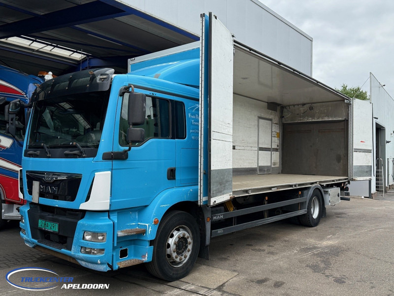 MAN TGM 19.290 Zijdeuren laadbak, Slaapcabine, 6 Cilinder, Euro 6 - Dobozos felépítményű teherautó: 1 kép. MAN TGM 19.290 Zijdeuren laadbak, Slaapcabine, 6 Cilinder, Euro 6 - Dobozos felépítményű teherautó: 1 kép.