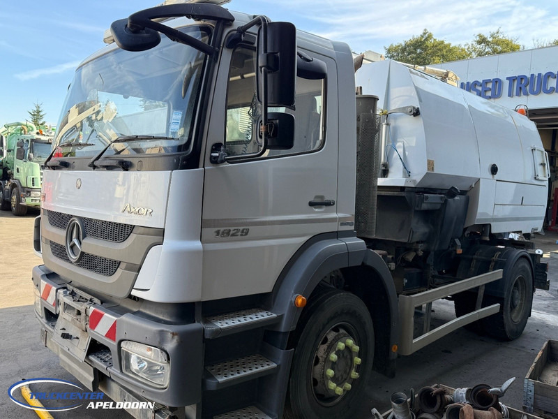 Mercedes-Benz Axor 1829 Johnston, Versnellingsbak of tussenbak probleem - Utcaseprő gép: 2 kép. Mercedes-Benz Axor 1829 Johnston, Versnellingsbak of tussenbak probleem - Utcaseprő gép: 2 kép.